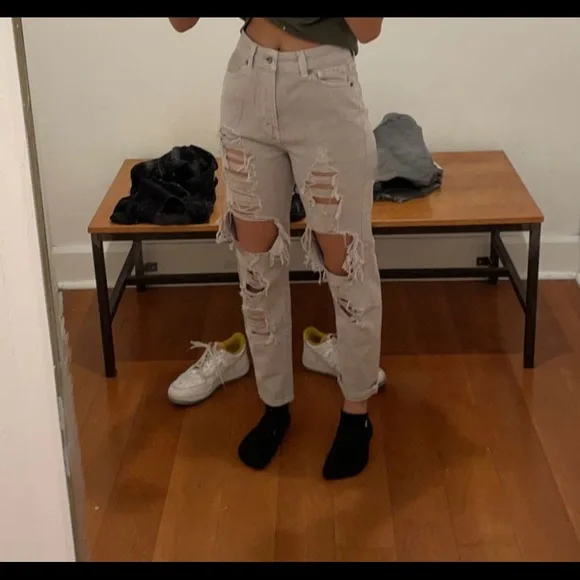 Baggy Grey Ripped Jeans - Picture 2 of 3